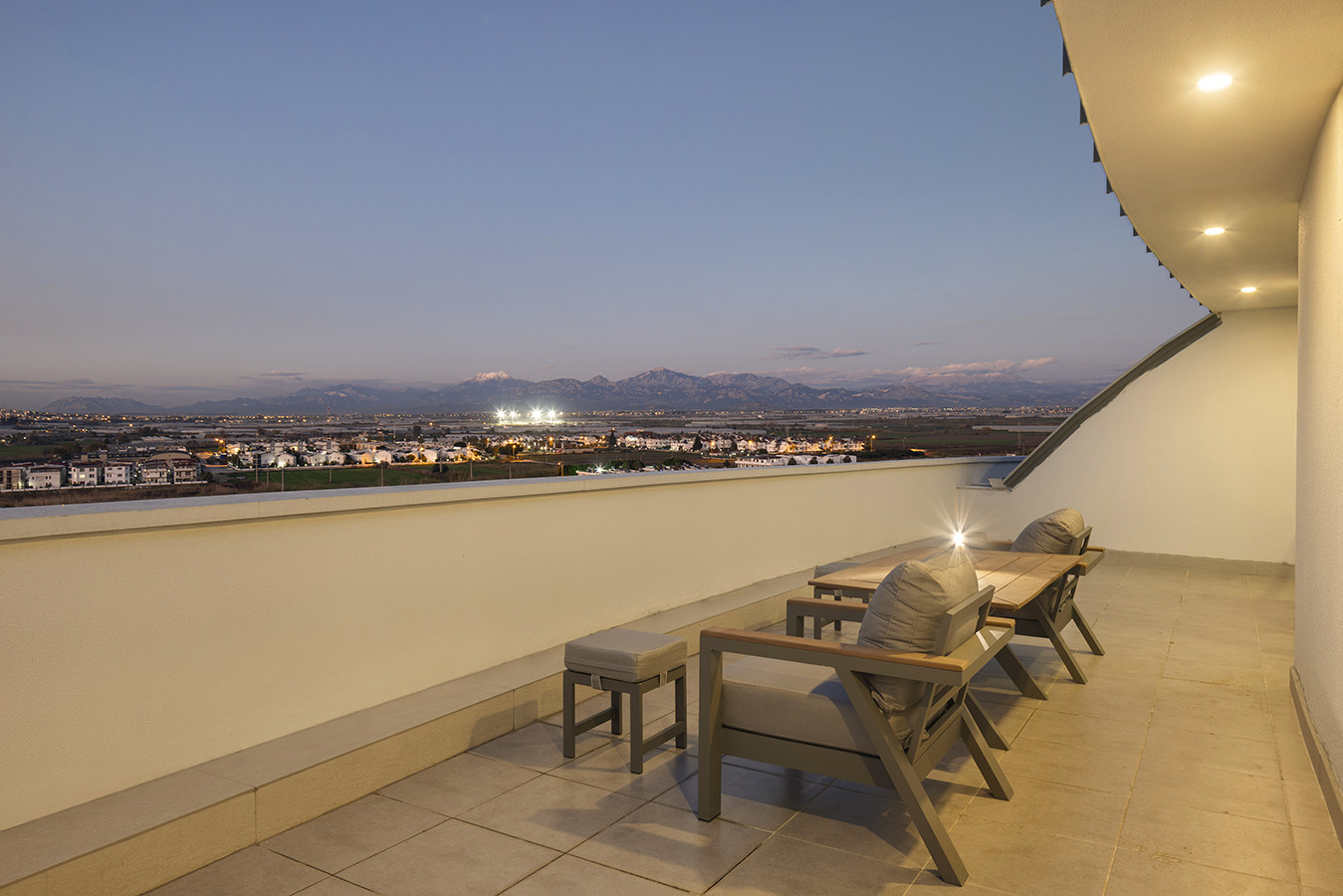 Penthouse Executive Duplex Suite / 2 BR