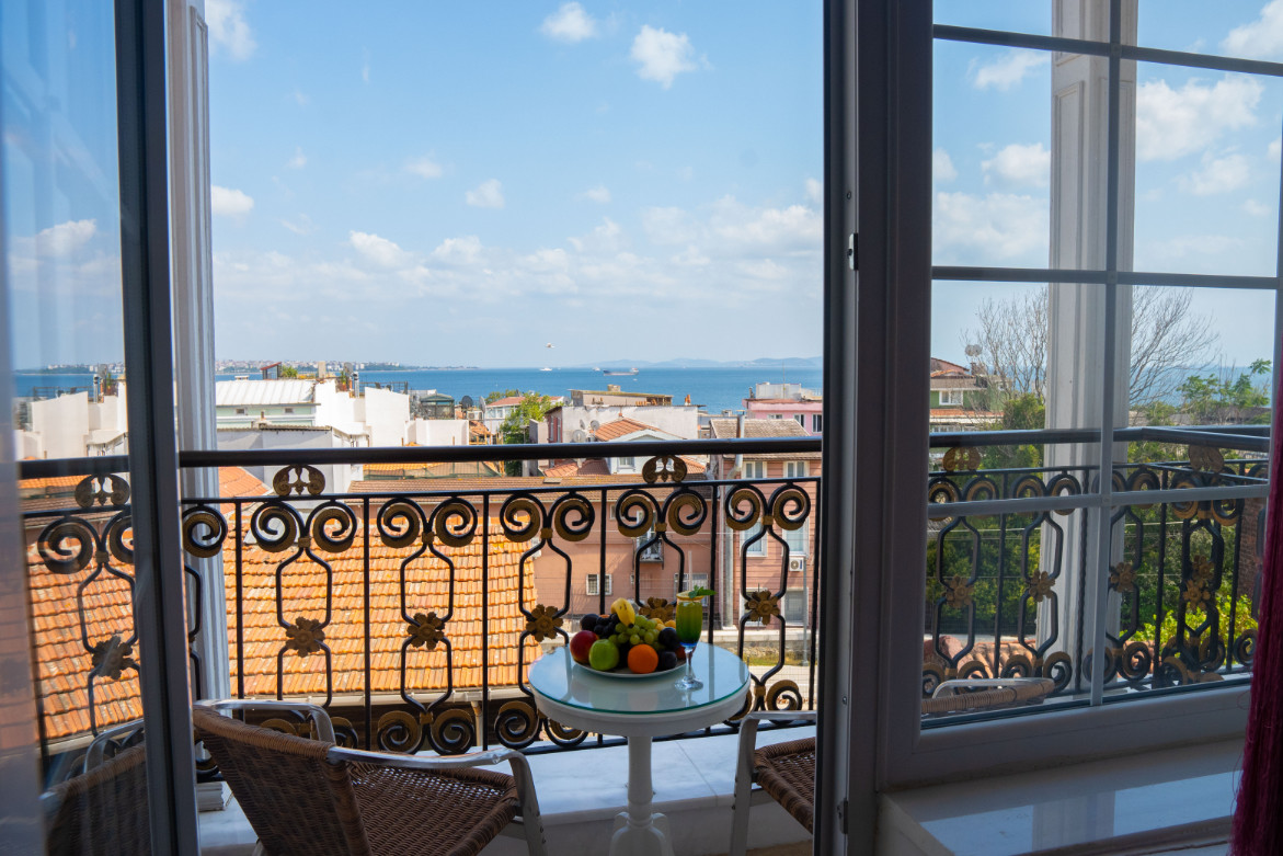 Elegance Single Room with City or Sea view
