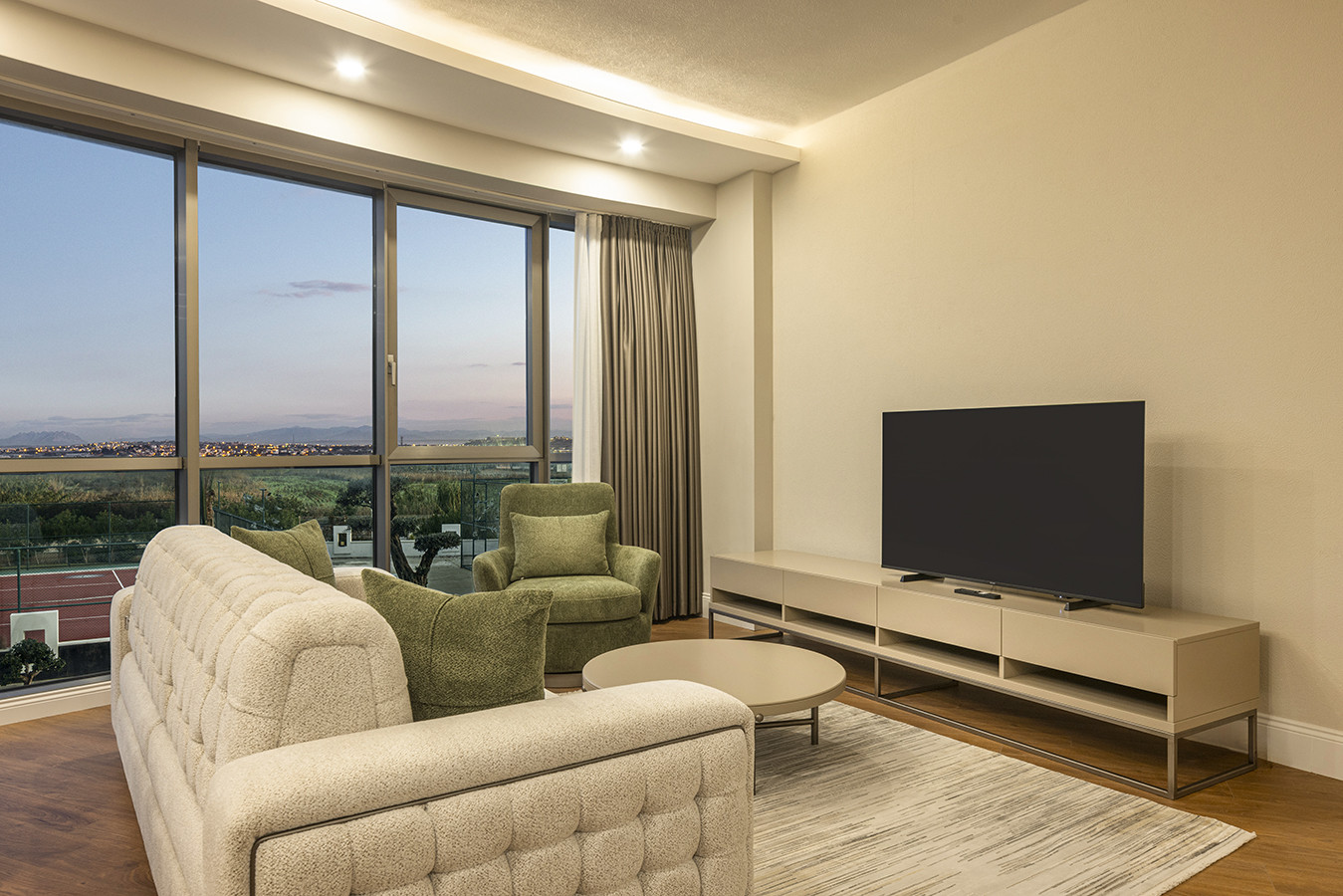 Family Executive Suite / 2 BR