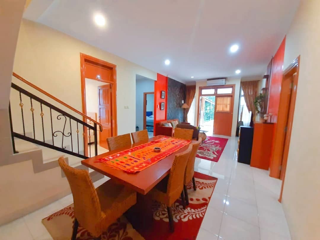 5 kamar tidur Kolam Renang Pribadi - villa puncak pass ciloto  FA1/01A