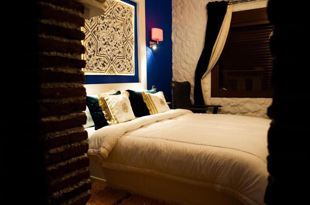 Deluxe Suite with River, Mountain and City View