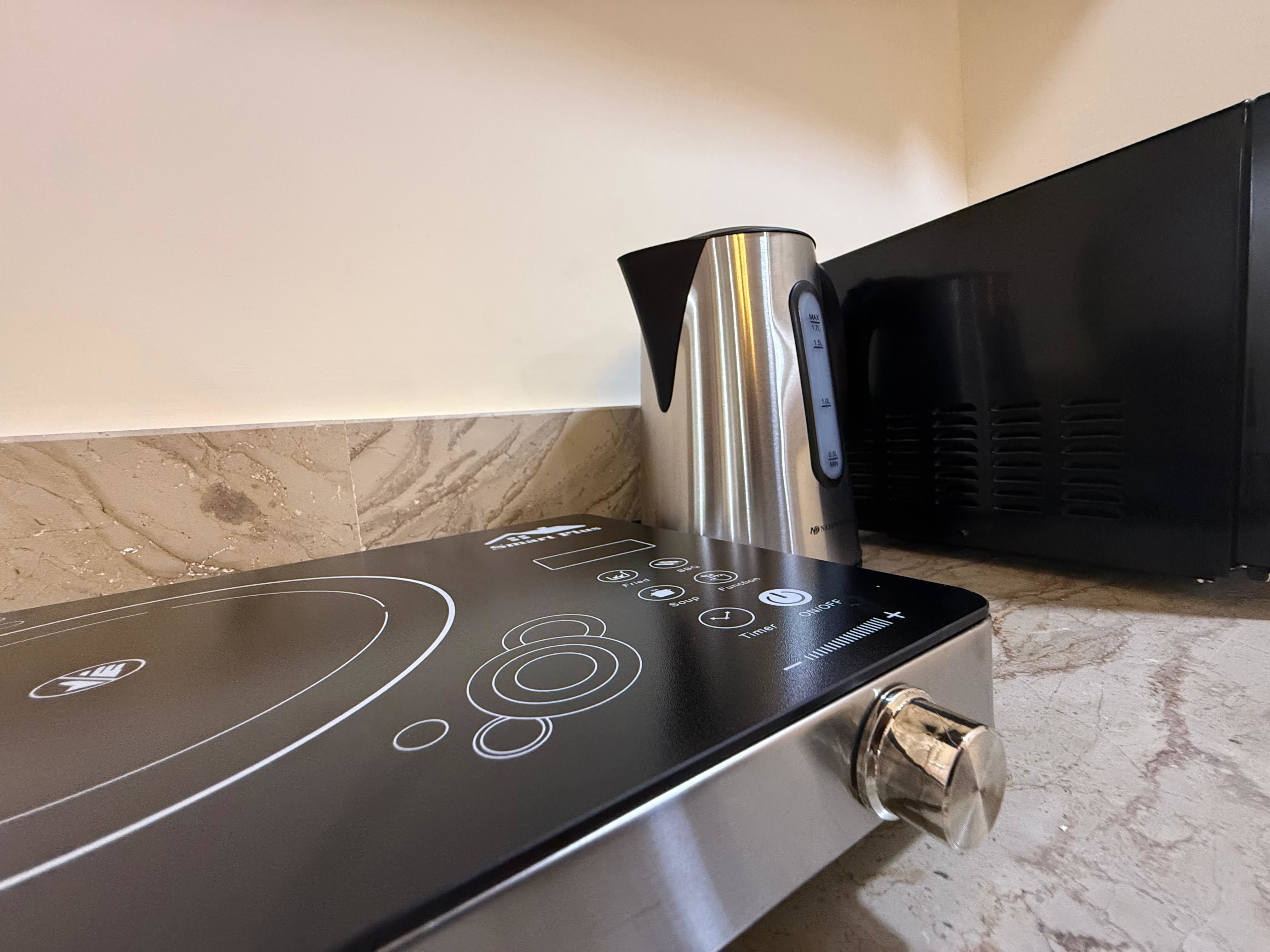 Premium 1-Bed Apartment Gulberg