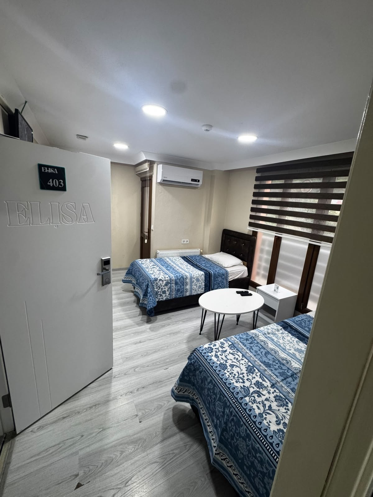 Quad Room *İki Tek Bir Çift Kişilik Oda*