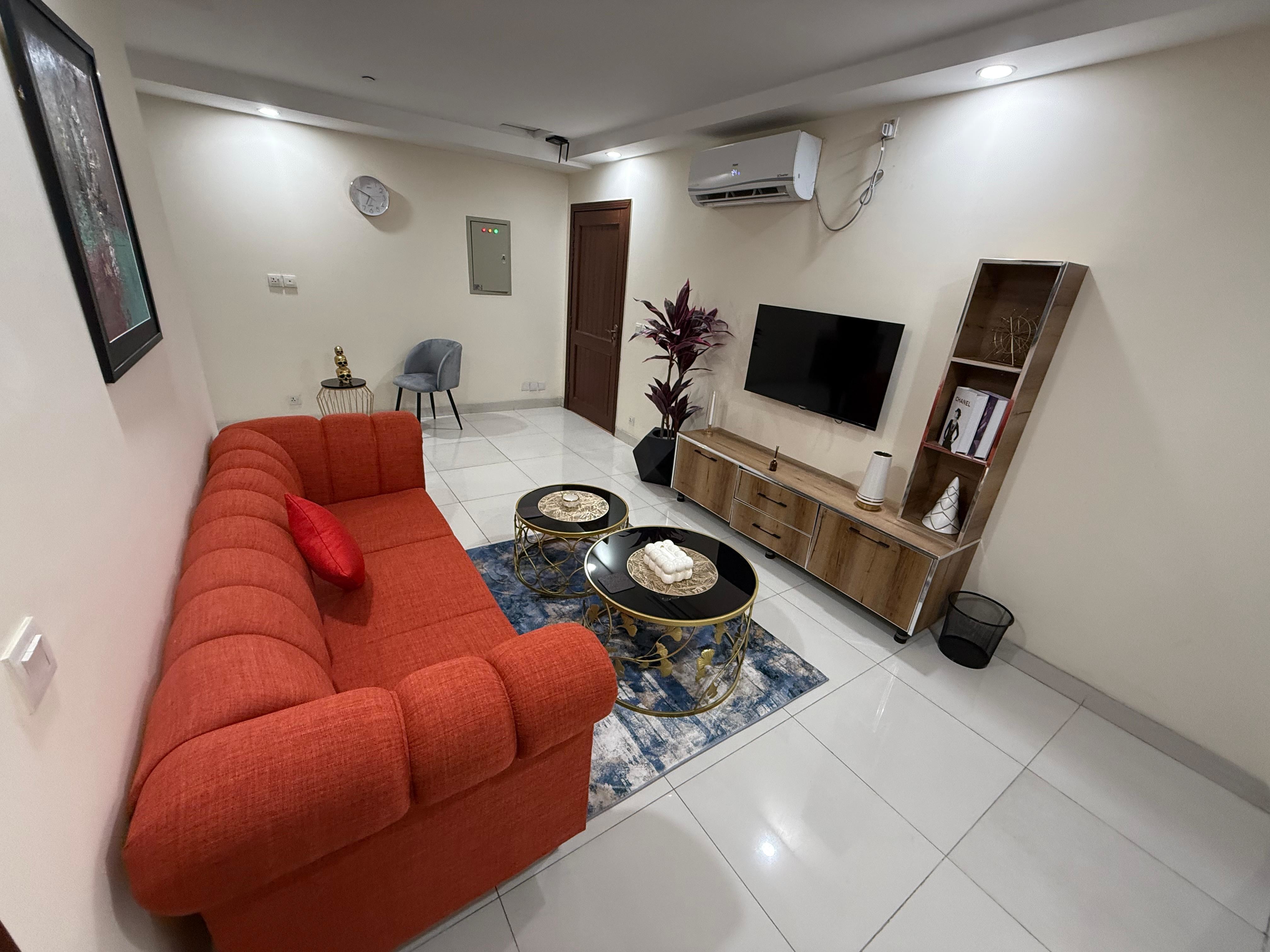 Luxury 1 Bedroom Apartment Gulberg