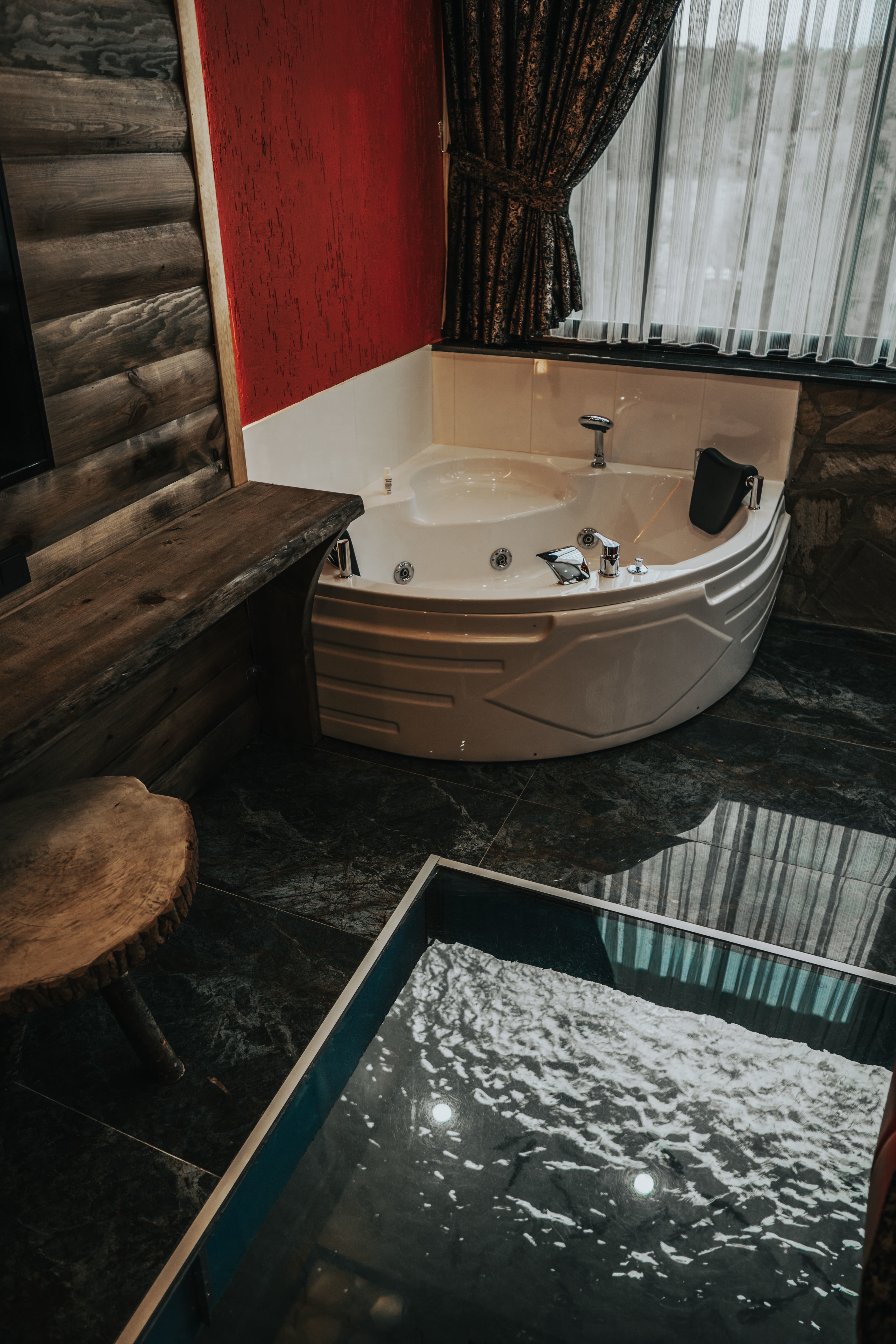 Red Ultra Luxury Suit Room