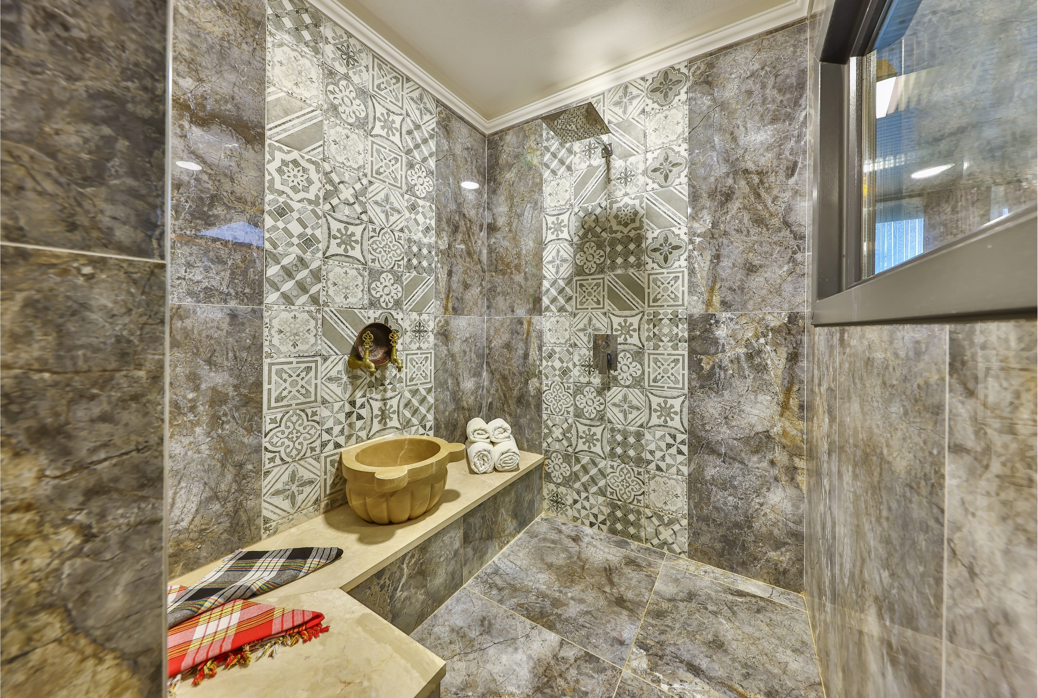 Deluxe Room with Hammam, Pool and Garden View, Fireplace and Jacuzzi