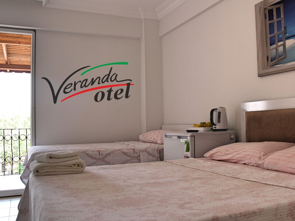 Veranda Hotel Üç Kişilik Balkonlu Oda